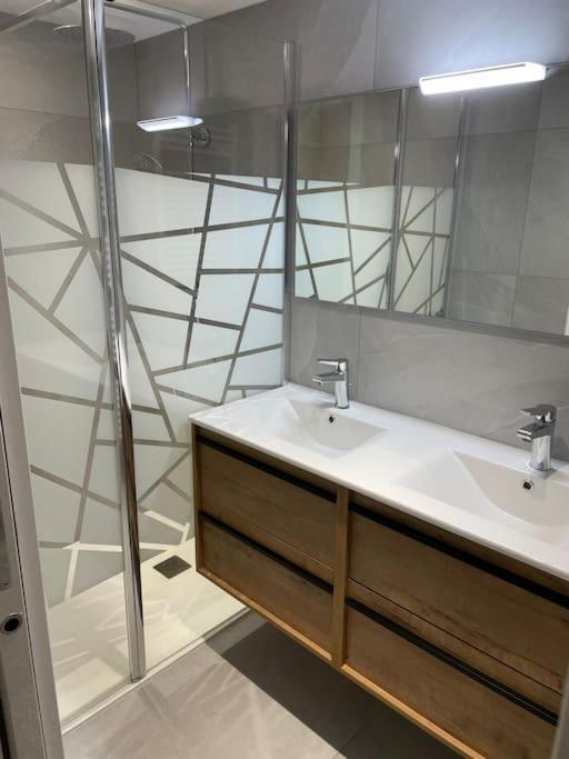 Appartement Atypique Et Fraichement Renove Saint-Vallier  外观 照片